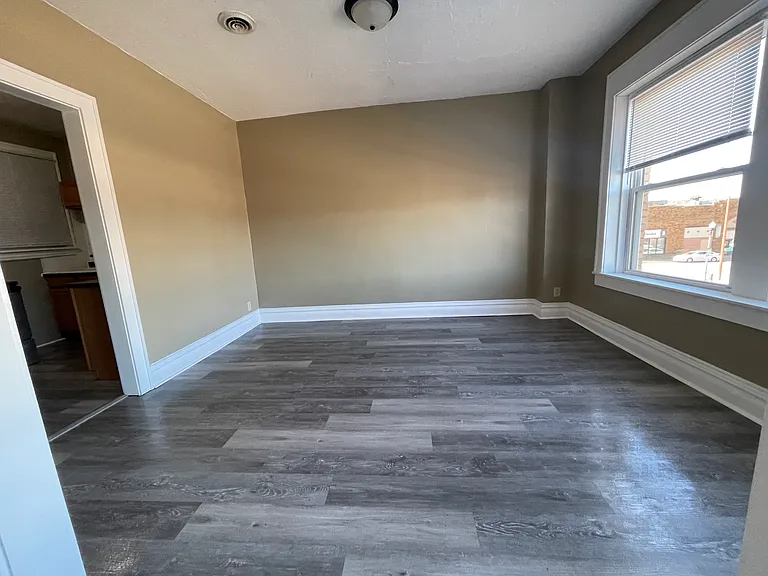 208 E Howard St #1 — Photo 10