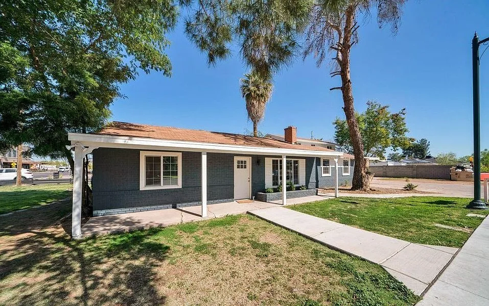 Downtown Gilbert Studio Rent $1099plus $200 utilities — Photo 2