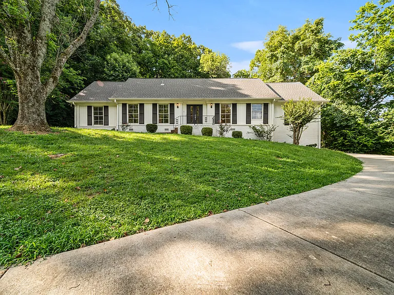 6616 Valley Dr — Photo 1