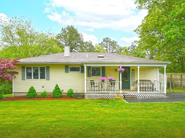 159 10th Avenue, Holtsville, NY 11742