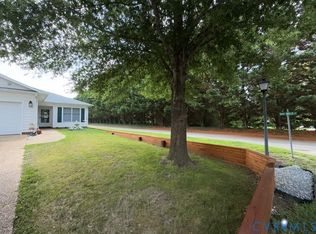 10 Bay Ct, Kilmarnock, VA 22482