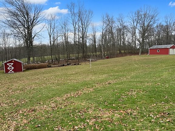 3rd image of 347 McClelland Rd