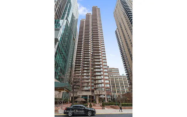 235 East 40th Street #PH41A in Murray Hill, Manhattan