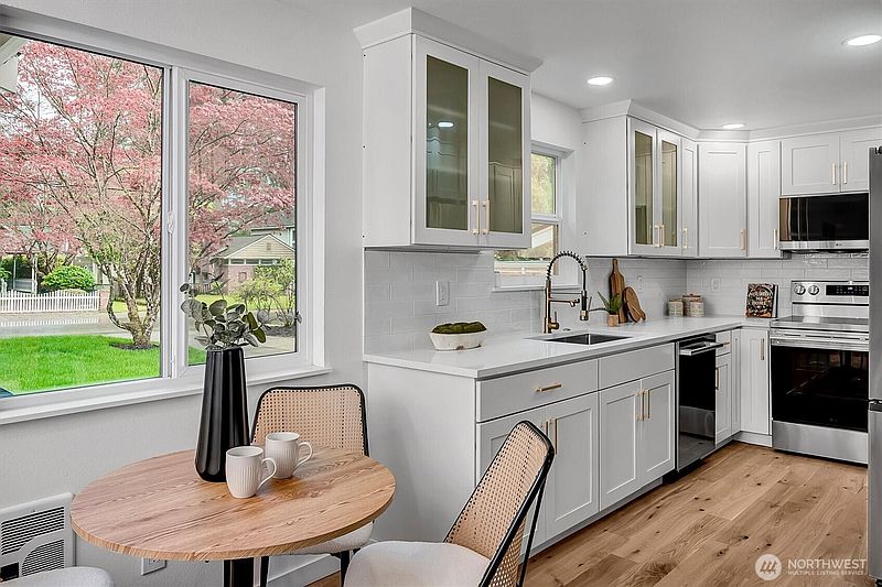 5th image of 560 NE Alder Street