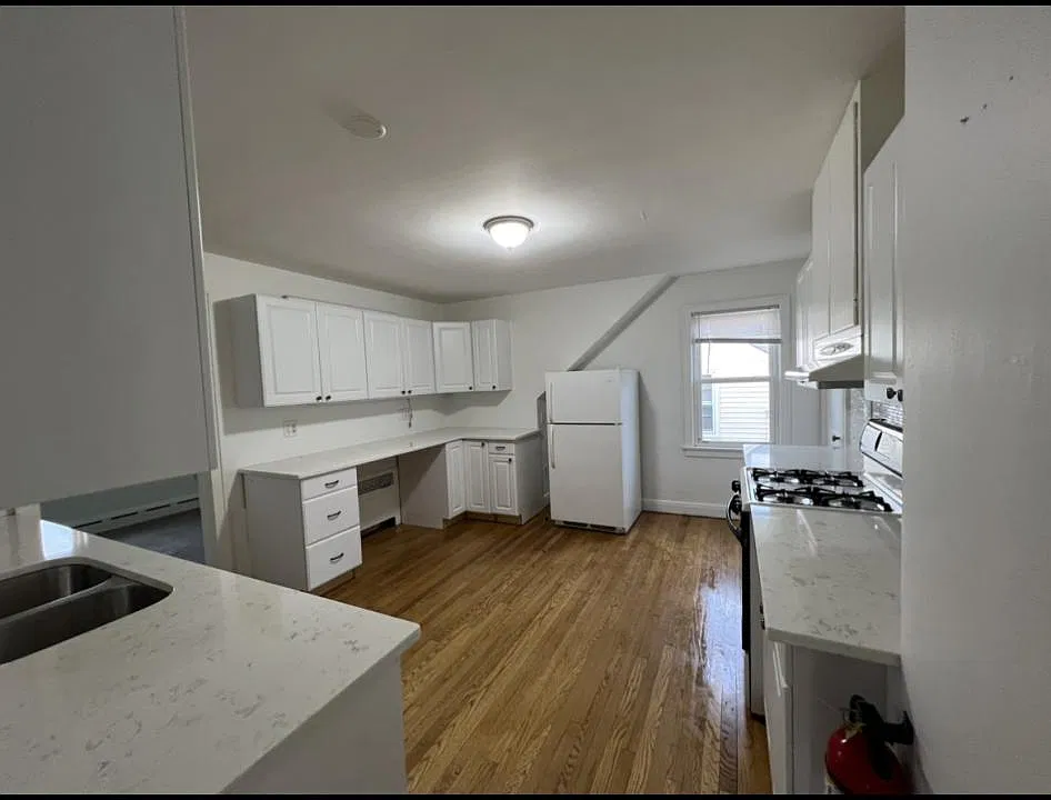 83 E Somerset St #2