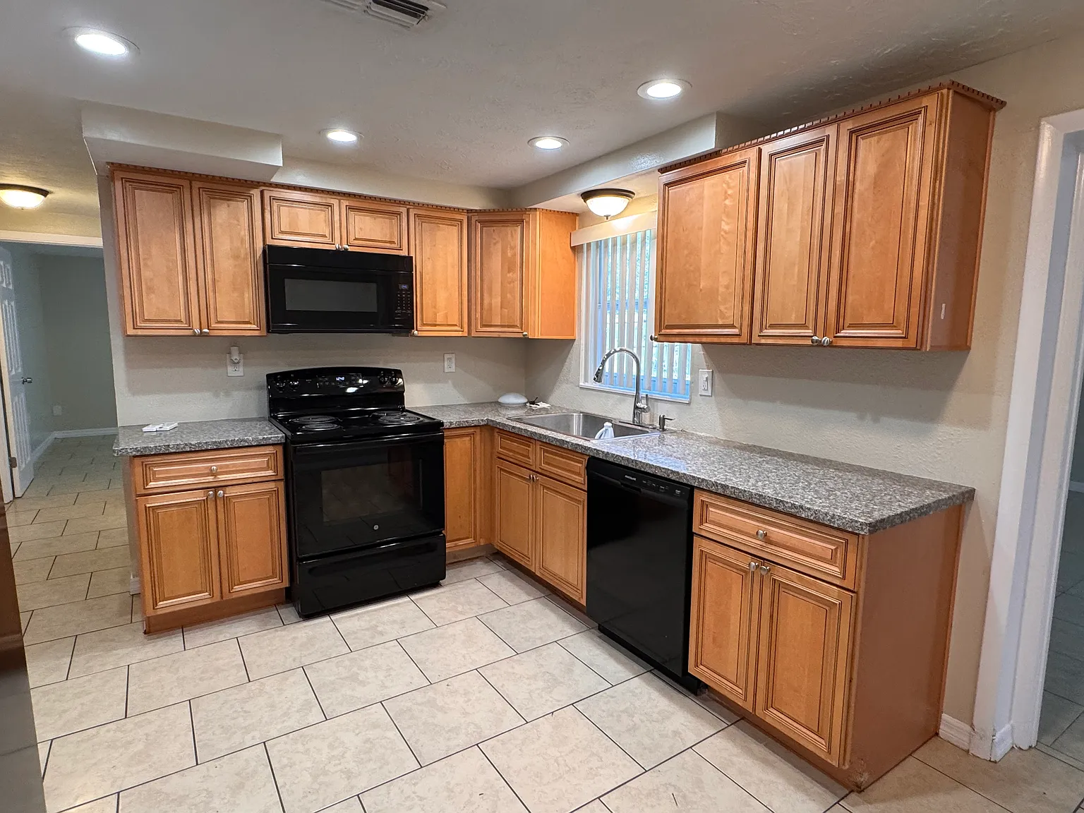 4 bed, 1700 sqft, $2,100 — Photo 4