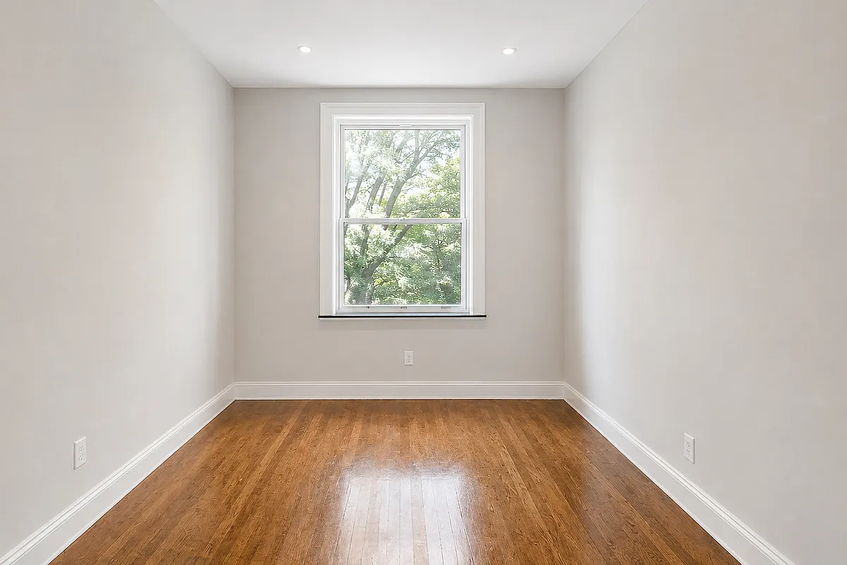 Building Photo - 560 Hudson St #4B