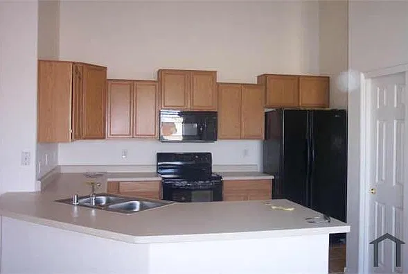 4 bed, 1753 sqft, $2,690 — Photo 2