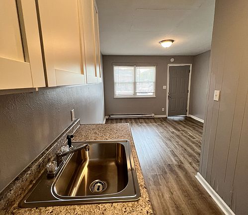 3rd image of 1502 Schuyler Ave #18
