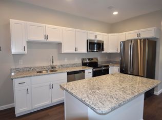 217 Rockingham Rd, Londonderry, NH 03053