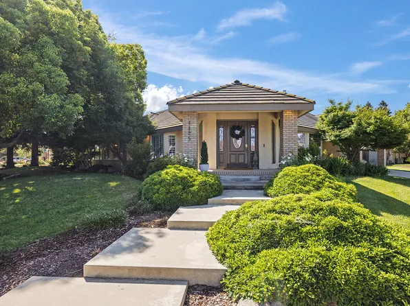 1425 E Paradise Avenue, Visalia, CA 93292