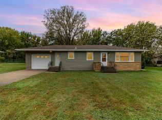 1448 Glynview Trl, Faribault, MN 55021