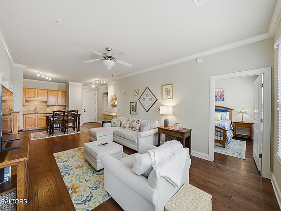 4th image of 445 W Blount Ave APT 221