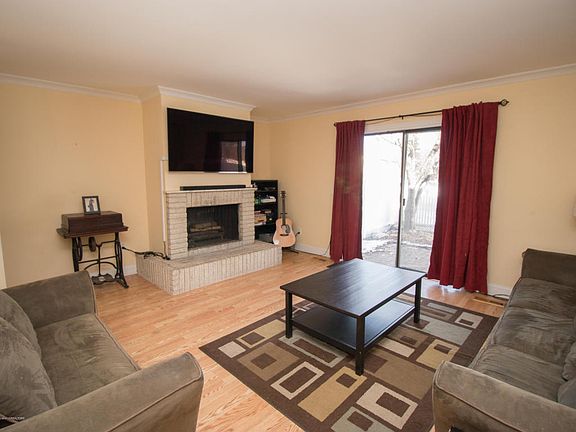 5th image of 553 Bainbridge Dr