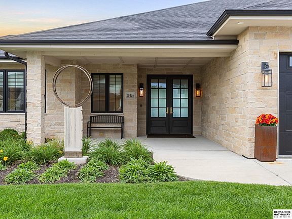 3rd image of 28426 Laurel Circle Valley NE