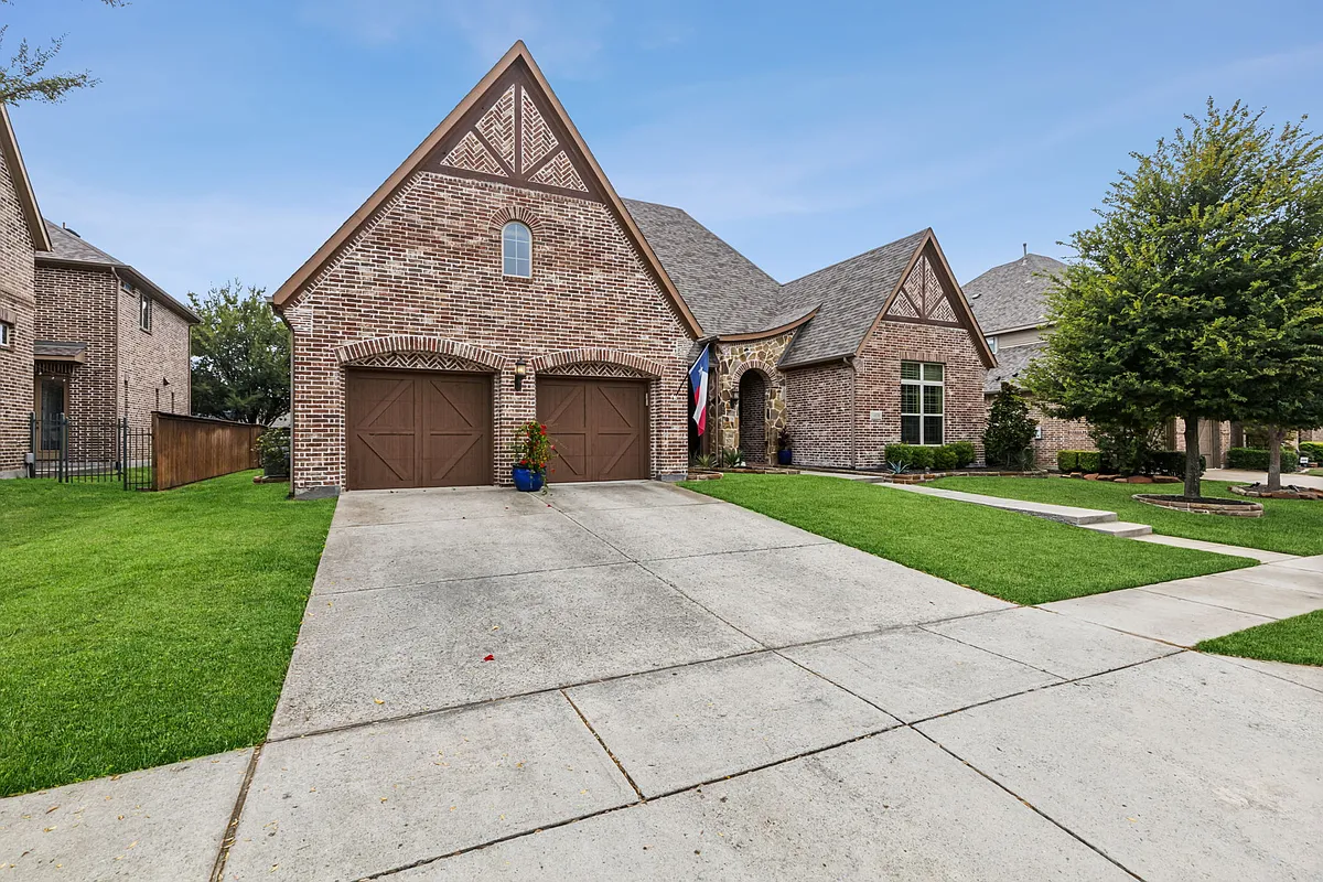 Building Photo - 4270 Mesa Dr
