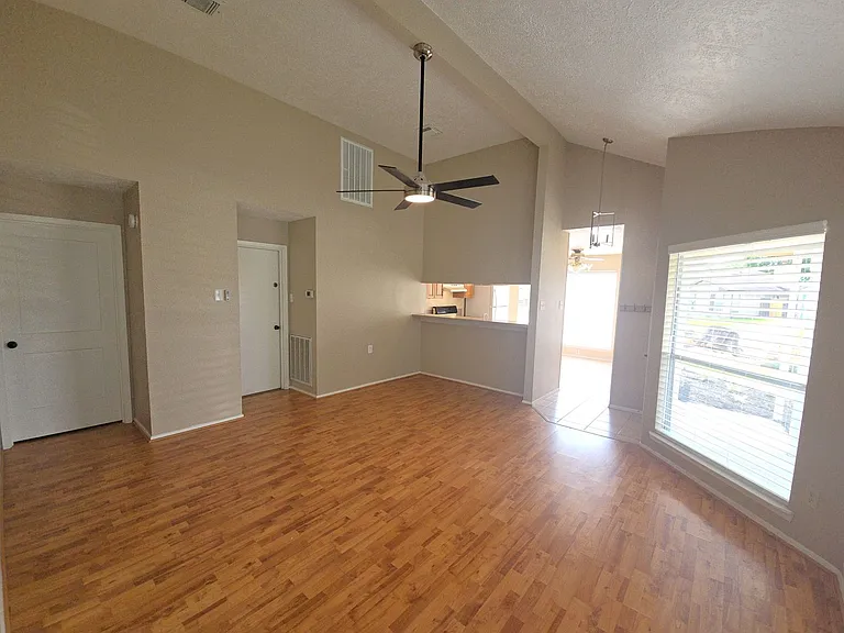 11130 Thunderhaven Dr — Photo 4