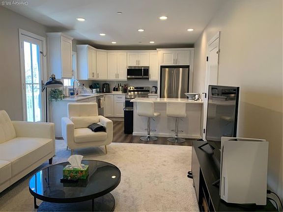 3rd image of 269-271 Bayville Ave #2