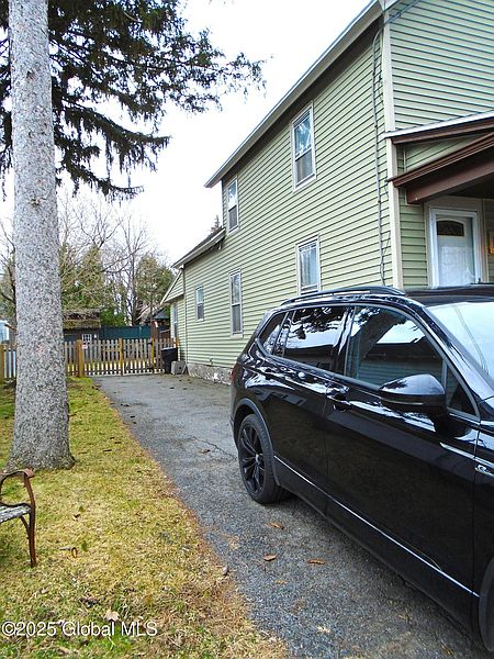 3rd image of 123 Sanders Avenue