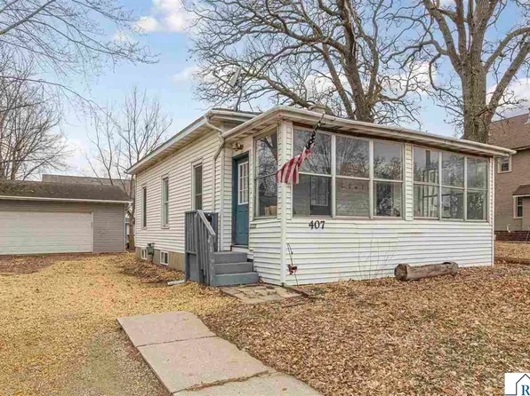 407 3rd St NE, Waseca, MN 56093