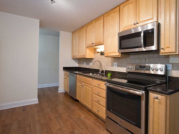 3rd image of 910 Beau Dr Unit 102