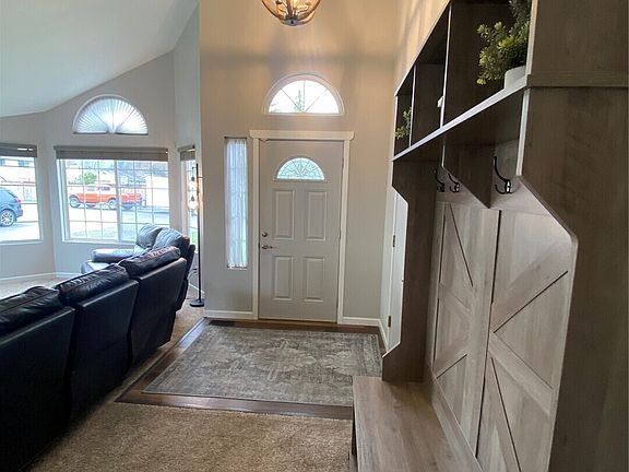 4th image of 901 Bathke Avenue