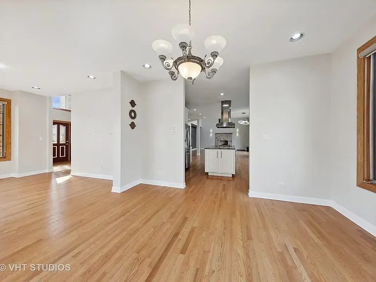 17W234 Massel Ct — Photo 5