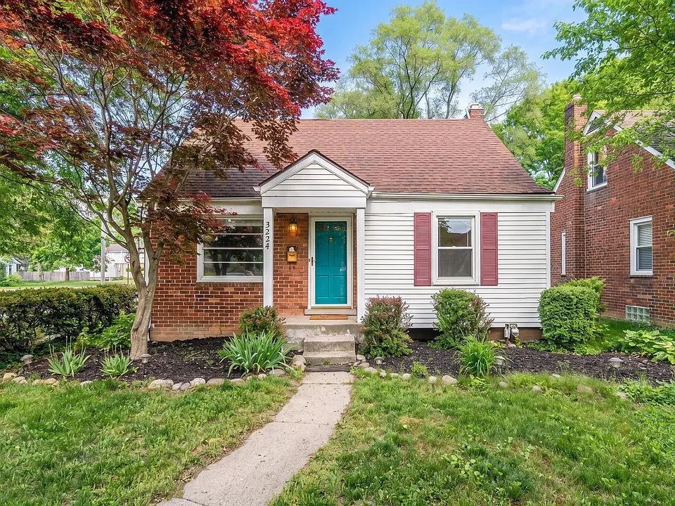 3224 N Altadena Ave