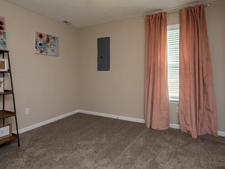 Admiral Place Apartments — Photo 6
