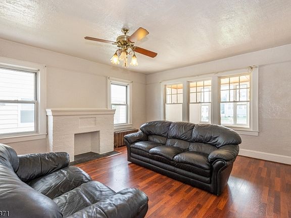 5th image of 447 Franklin Ave