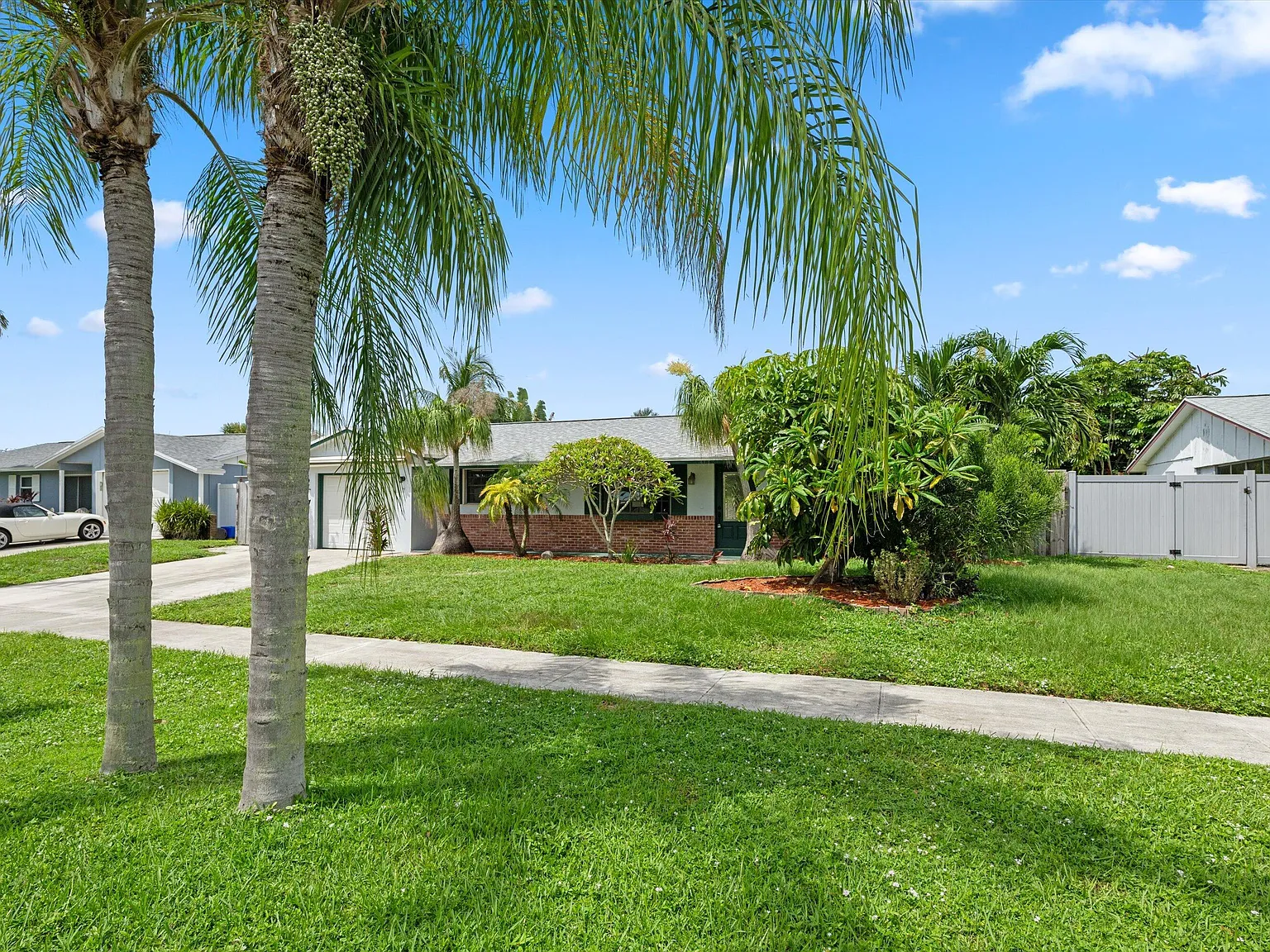 3 bed, 2.0 bath, 1702 sqft, $4,200 — Photo 1