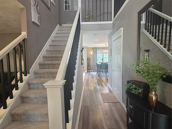 3rd image of 1004 Maple Ct