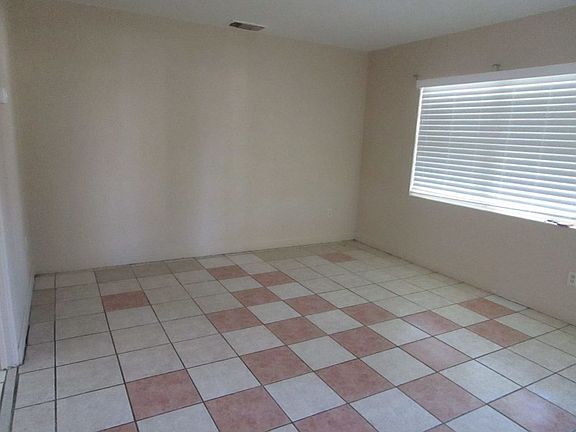 3rd image of 2409 Dardanelle Dr