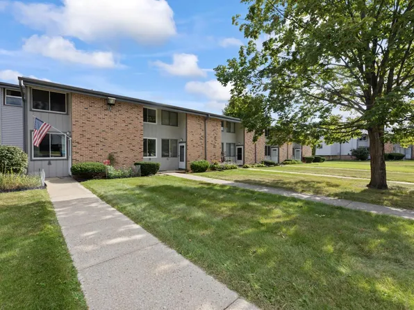 1524 Big Bend ROAD #B, Waukesha, WI 53189
