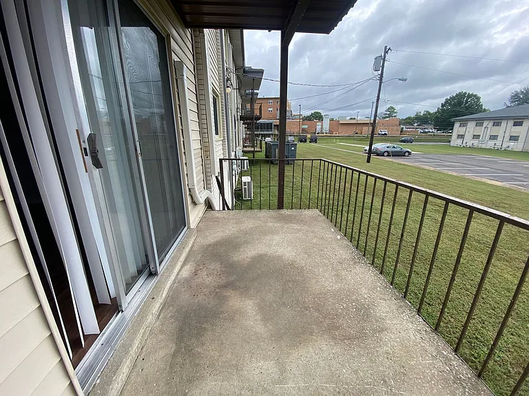 Executive House Apartments — Photo 59