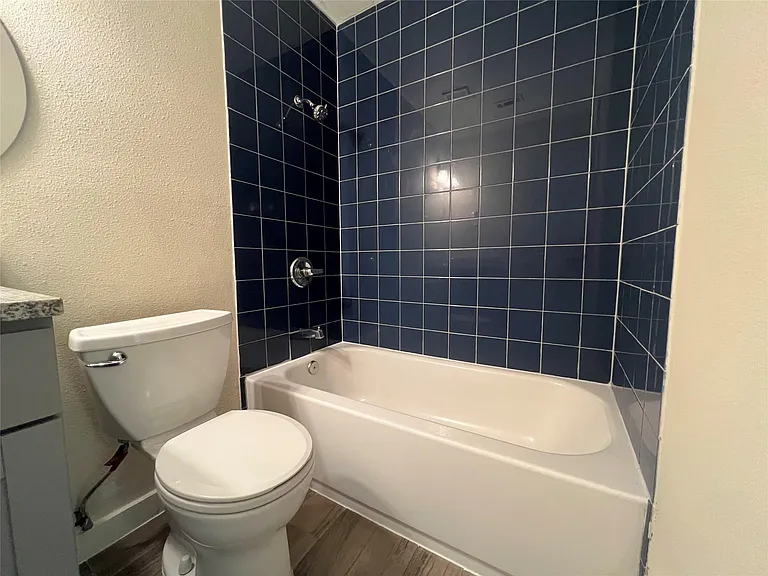 1310 Torres St — Photo 20