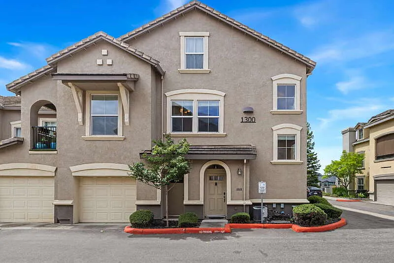 1315 Vessona Cir