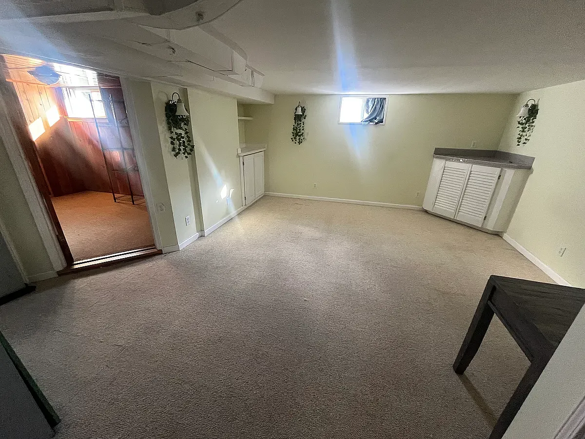3 bed, 1.5 bath, 1812 sqft, $1,300 — Photo 1