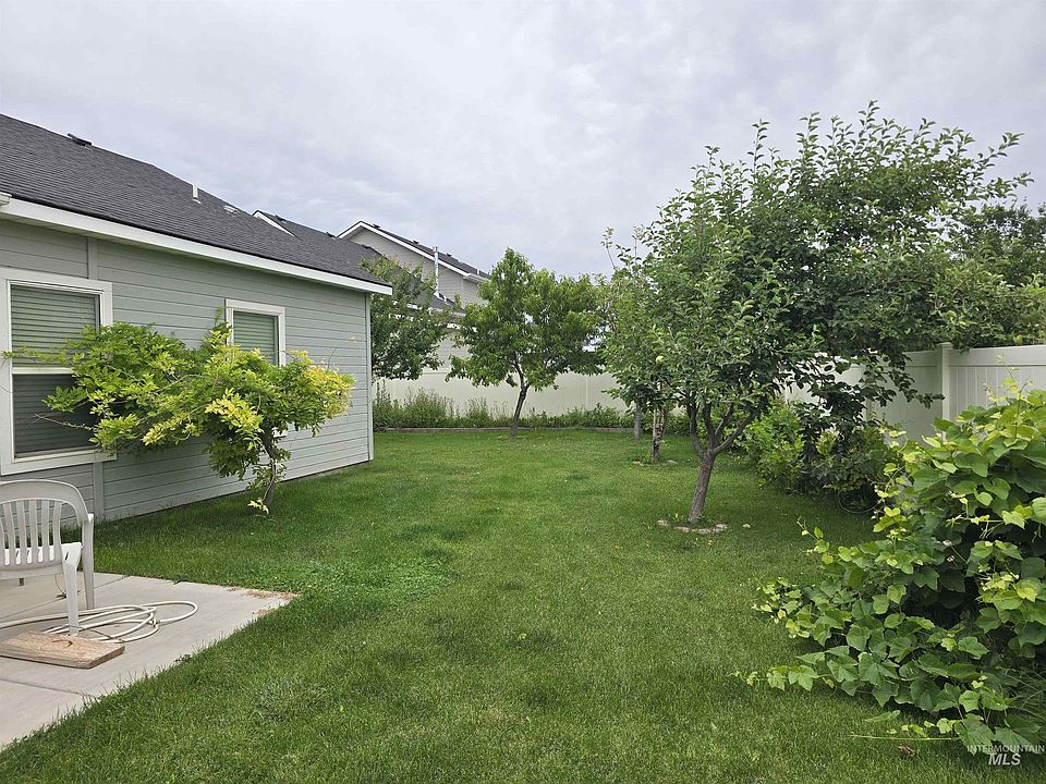 2nd image of 2464 Village St