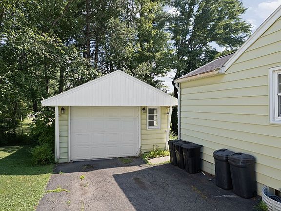 2nd image of 3514 Columbia Dr