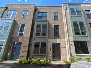 13328 Sherwood Park Ln, Herndon, VA 20171