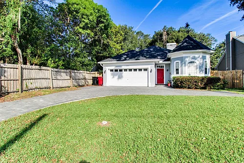 1207 E Esther St Photo 1