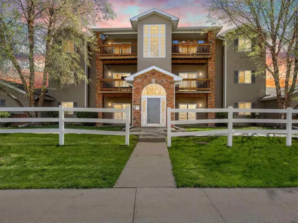 2707 Triple Crown Ln Unit 8, Iowa City, IA 52240