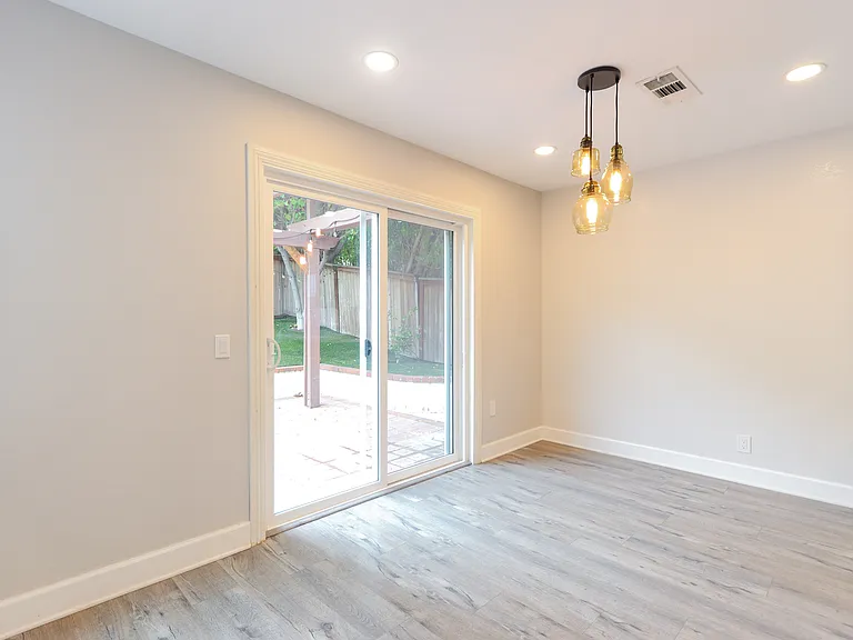 25075 Sanoria St — Photo 6