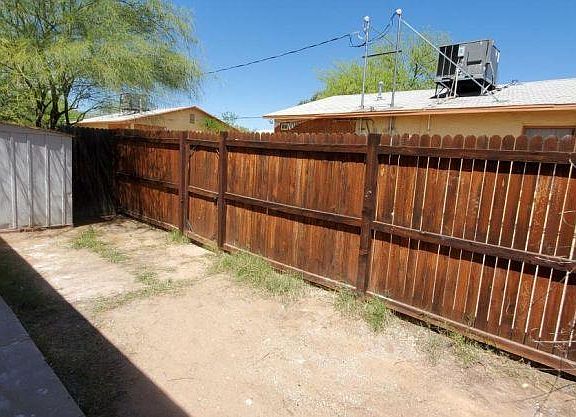 5th image of 2461 N Treat Ave
