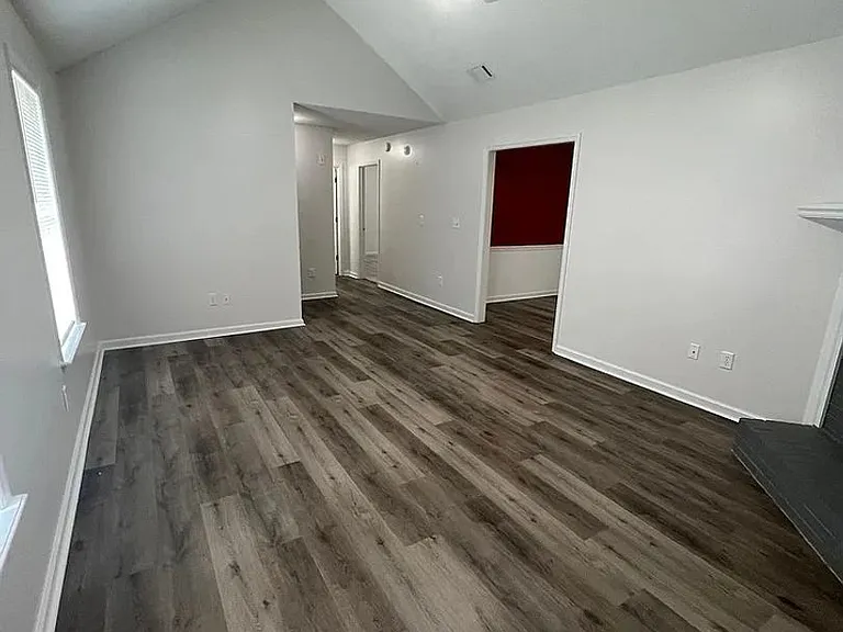 2945 Pointewest Dr — Photo 3