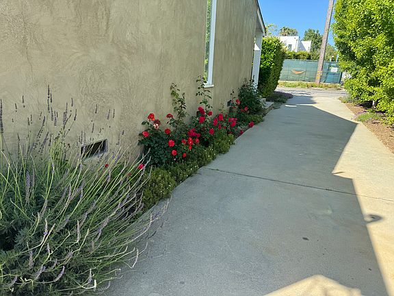 2nd image of 1922 Walgrove Ave
