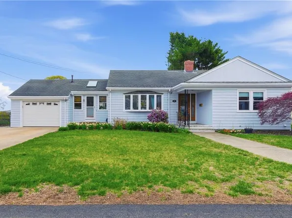 37 Carlson Cir, West Warwick, RI 02893