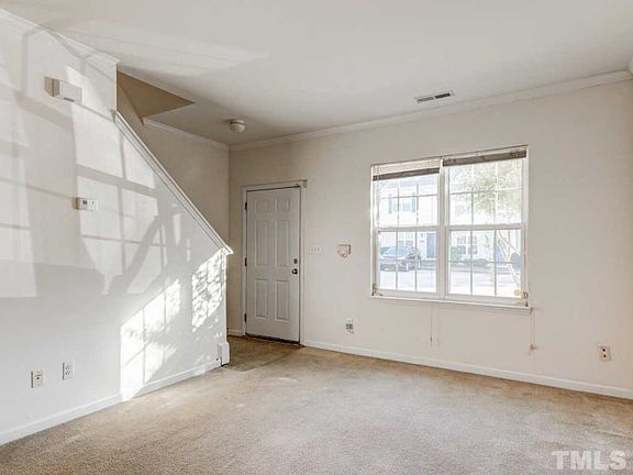 5th image of 120 Blue Crest Ln