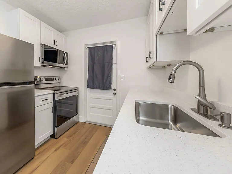 600 Douglas Ave — Photo 18